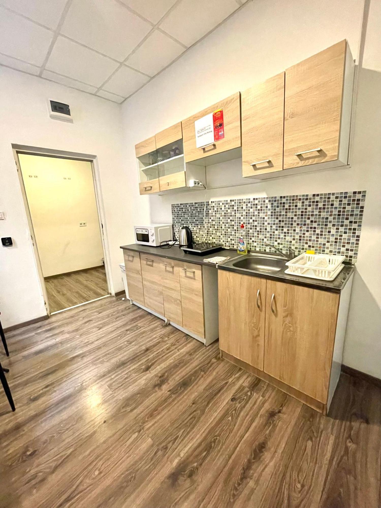 Aradi Rooms With Private Bathroom In The City Centre Budapest Exterior photo